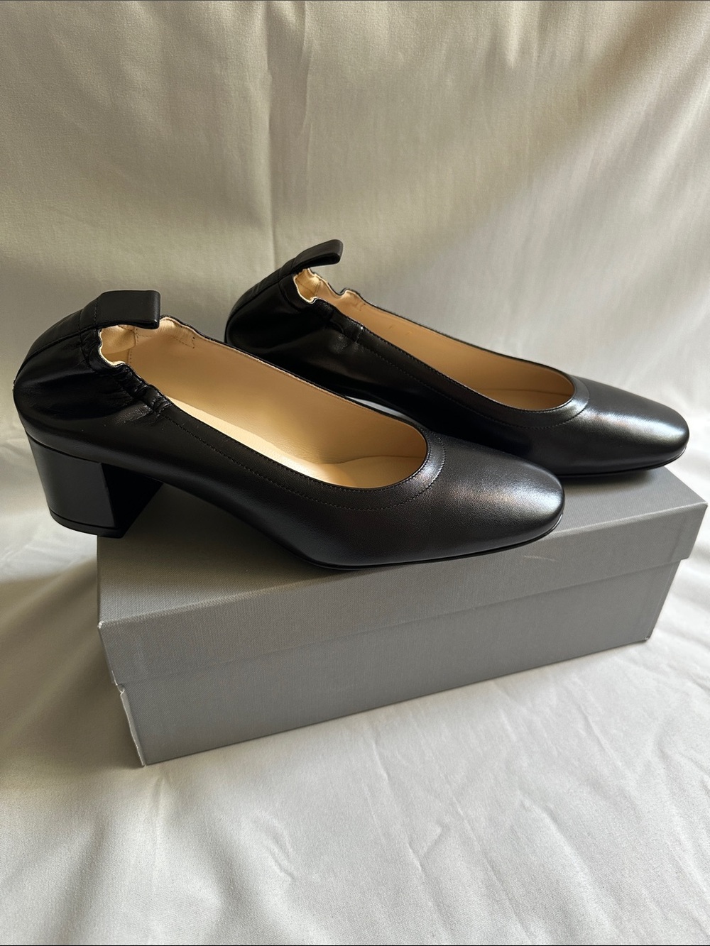 Everlane Classic Black Leather Block Heel Pumps